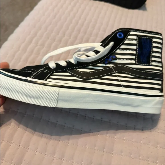 Vans Black and White Striped Sneakers - Picture 5 of 5